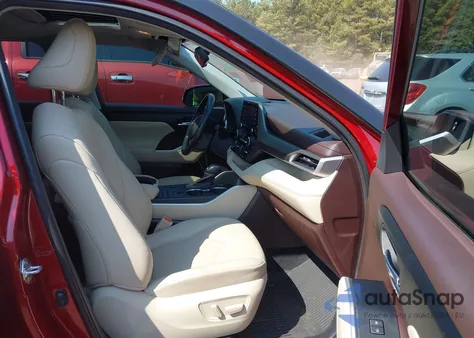 2020 Toyota Highlander Xle z USA, uszkodzony, nr VIN 5TDGZRAH9LS000822